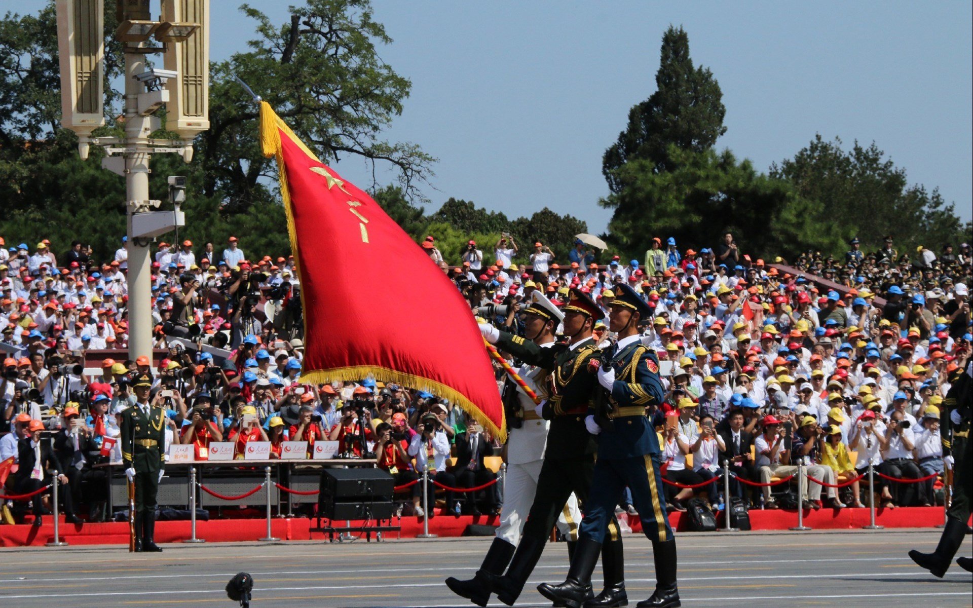 埃弗顿主场平局，三线作战压力剧增，埃弗顿引援