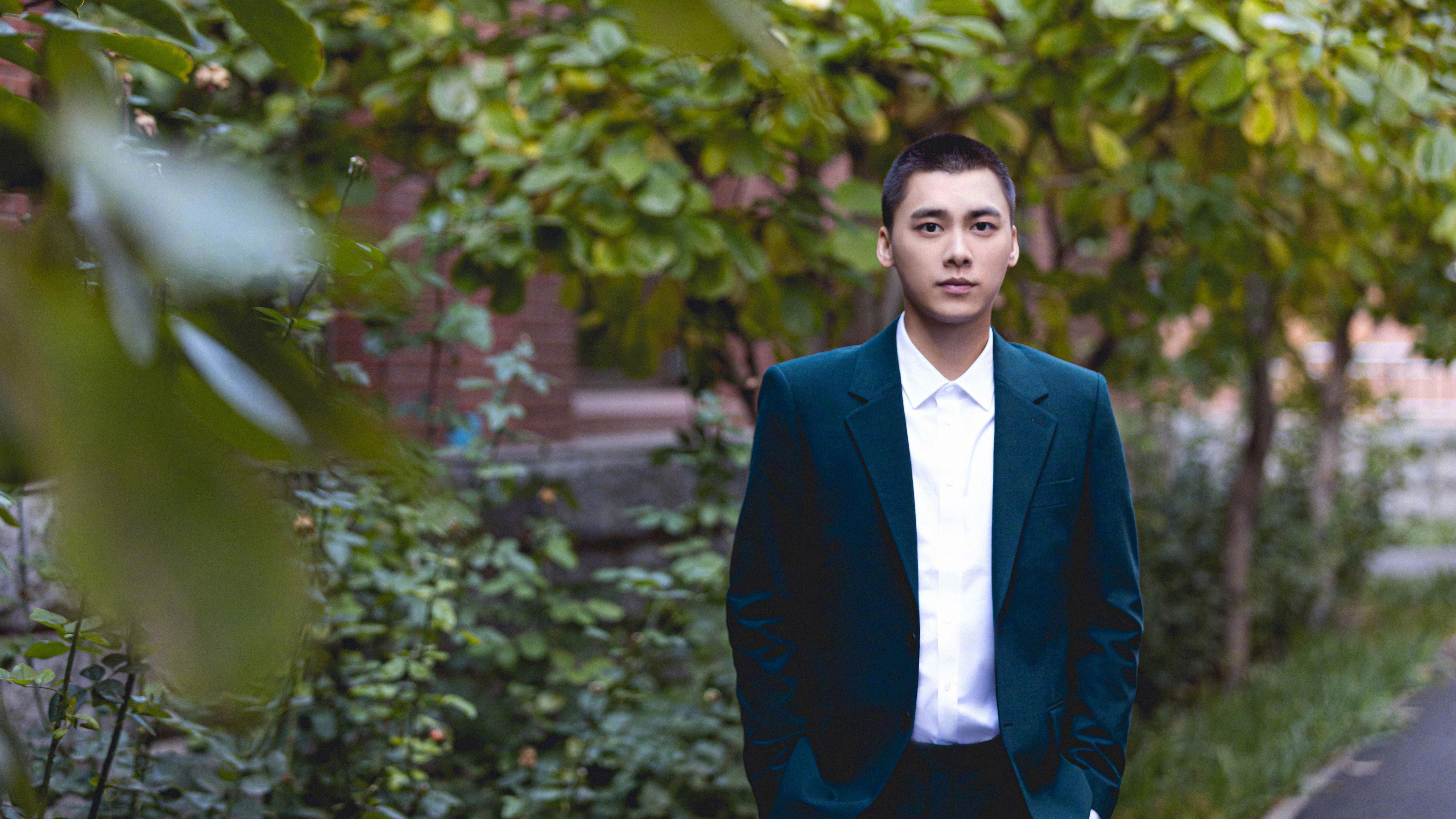 职业联赛收入结构严重依赖转播权，职业联赛工资