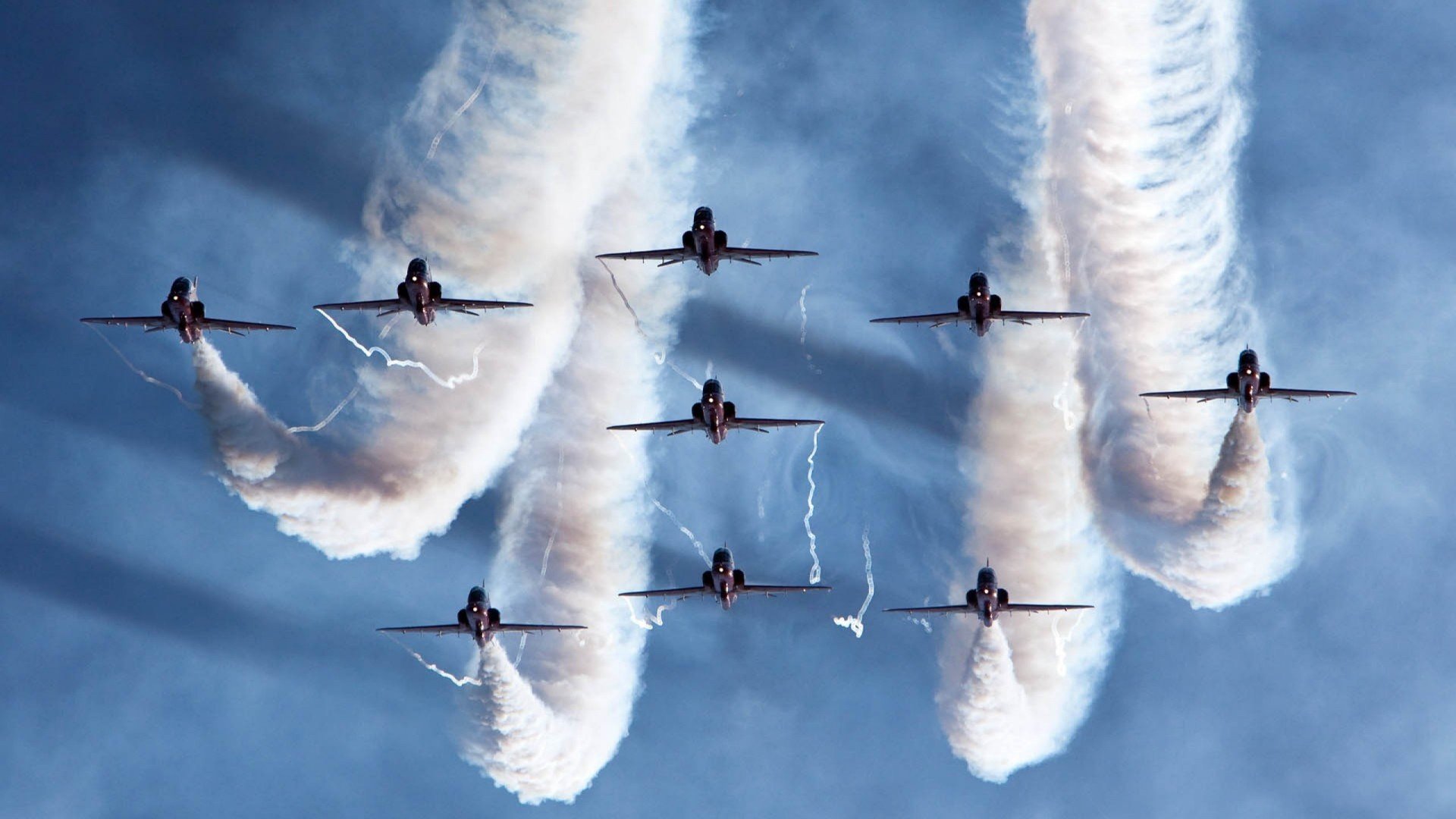 -队员配合默契明显提升快速反击成为主要得分手段之一，队员之间的配合