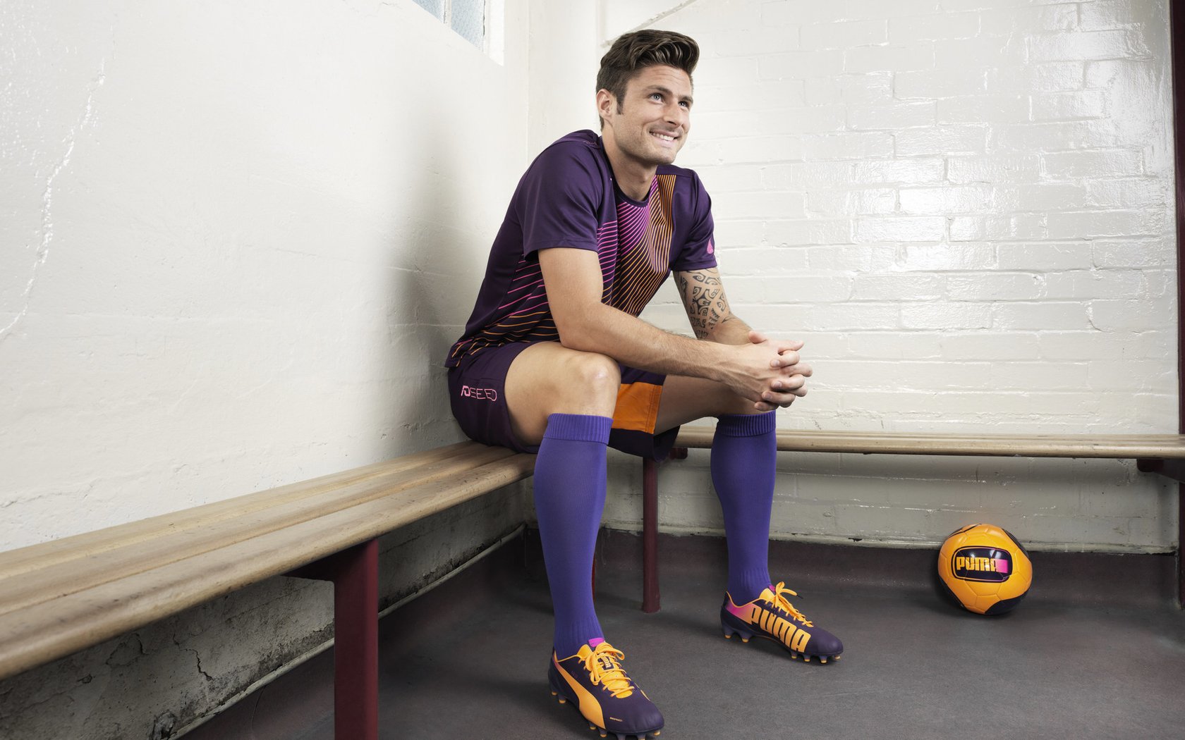 九游娱乐官网 (jiuyou)-PSG调整战术布局，增强团队配合，psg战队百科