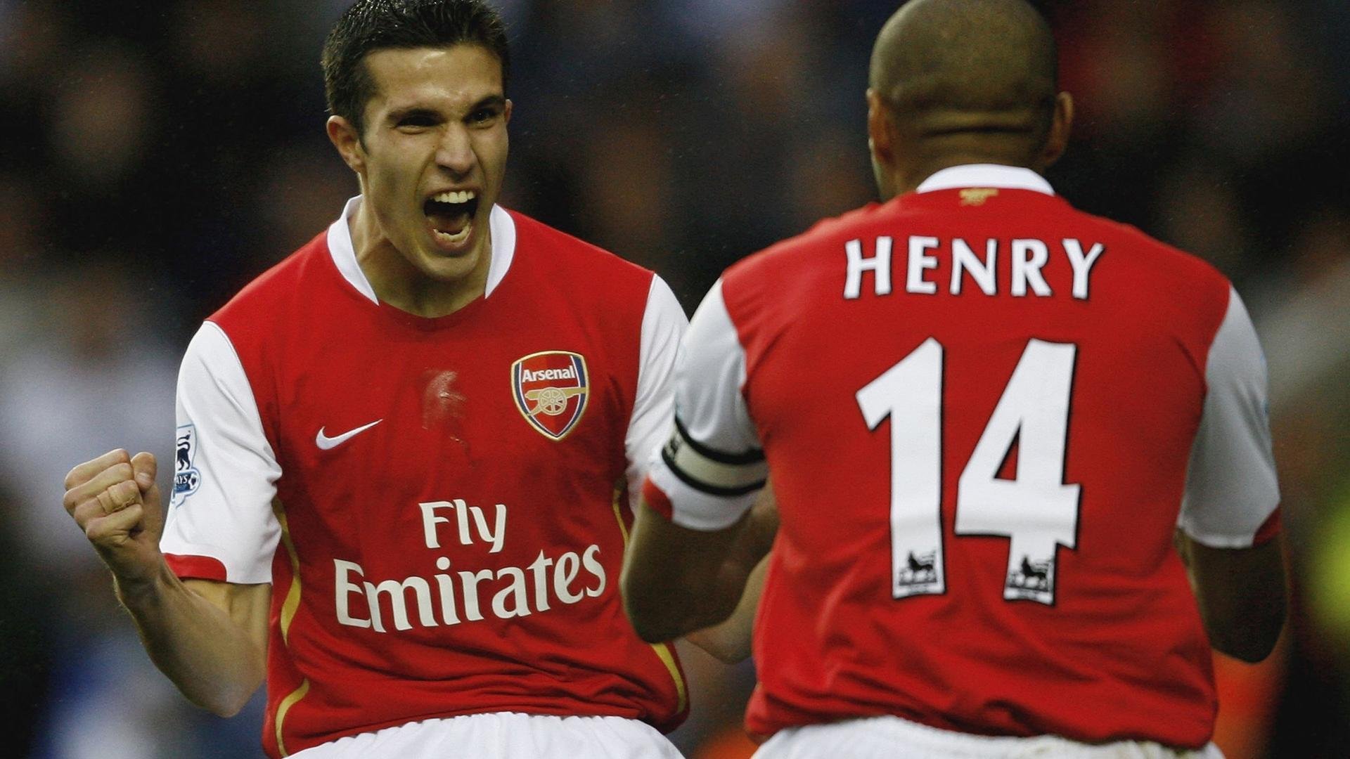 锋线核心球员跑位多样化是否扩大中场组织空间，足球锋线球员